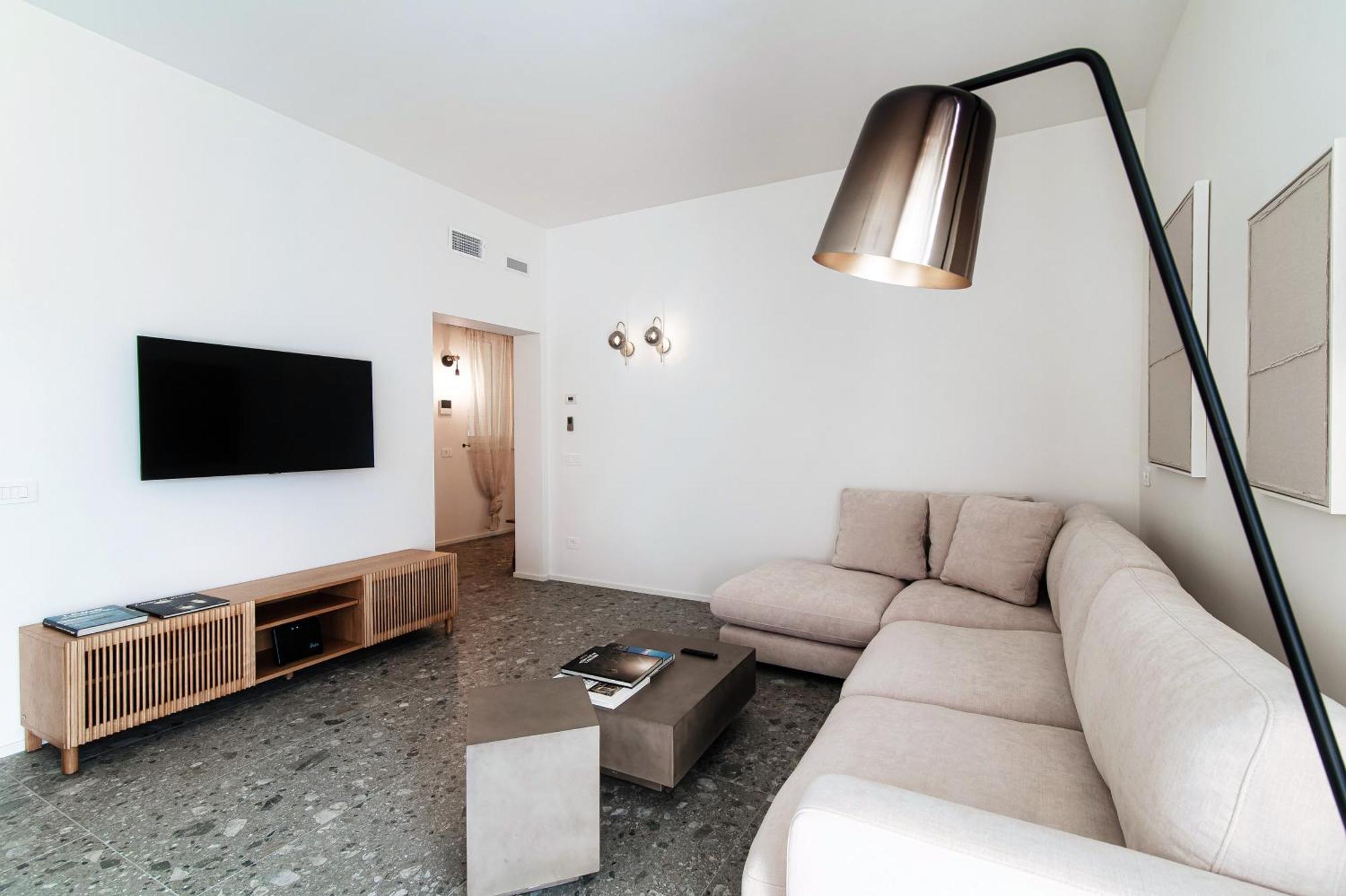 Apartment Martina - By Myhomeincomo